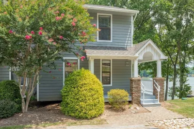 Renovated in 2024 3 Levels Lakefront Townhouse in the heart of SML.