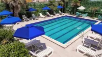 KURTI Hotel - Pools