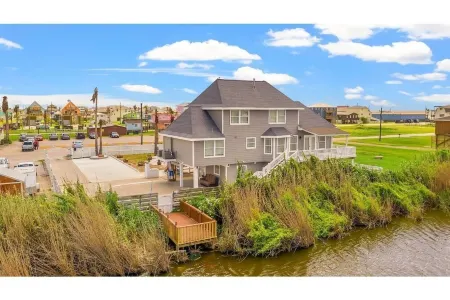 SeaHaven - private pool and with so many amazing views. Hot tub only