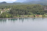 "The WhaleHouse"~ Upscale, 4000 Sq Ft Home For Large Family / 3.8 acres