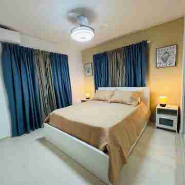 Cozy Apartment, Backyard & Balcony Pool First Floor Gated, Electricity Included. Rooms