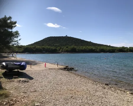 Villa Pina Tisno Apartment Zonsa, 2 people Hoteles en Tisno