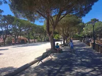 Studio near sandy beach Hoteles en La Londe-les-Maures