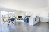 Cosy beautiful modern house close public transport and shopping mall