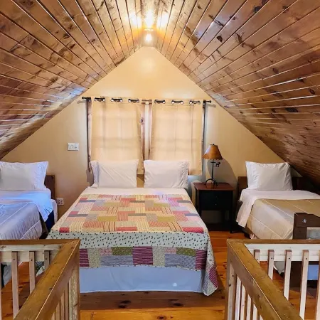The Bear Lodge Cabin - A rustic retreat on the Ammonoosuc River