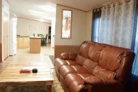 Altmar Rental on Salmon River and C5A Snowmobile Trails, huge private yard space Hotels in Altmar