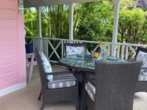 5 Porters Court, Luxury 2 Bed Villa, 5 Mins Walk to Beach, Including Beach Club Hotels in Porters