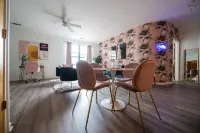 Plush Palm Paradise - West End