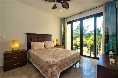 Create Unforgettable Memories in Your Beachfront Escape with Stunning Views! Hotels near Centro Ecologico Akumal