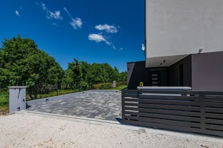 New! Luxury villa Alba, 4 bedrooms for 8 persons, private pool, 2 km sea Отели в г. Opcina Liznjan