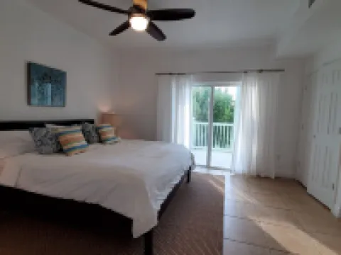 "Luxurious Villa" 2 Bedroom / 2 Bath Hotels in Bailey Town