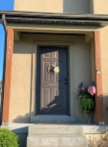 Lovely 4-bedroom townhome in Spanish Fork with WiFi and all amenities needed.