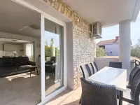 Villa Andi Terrace, Wi-fi, dishwasher, washing machine, parking, 3 min beach Hotels in Peroj