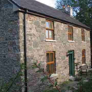 SPECIAL WEEKLY DISCOUNTS! Traditional stone cottage in beautiful West Kerry Hotel Exterior