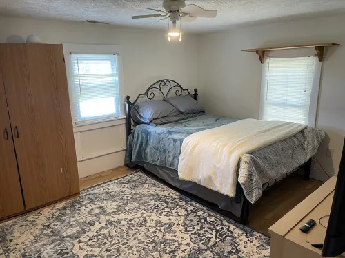 Newly remodeled quiet single-family house by the bay