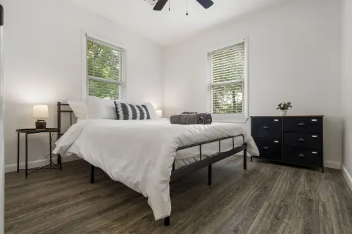 DOWNTOWN OWASSO! Newly Remodeled. The Birch Nest Hotels in Owasso