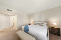 The Iris-Marina del Rey Getaway with A/C, Fast Wi-Fi & Serene Vibes