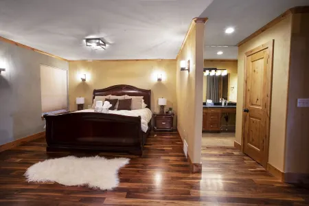 Little Cottonwood Home Base, Large Hot Tub!