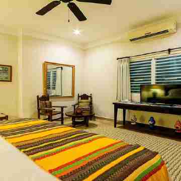 BIG! 3BR Home Fully Equipped, Pool, Gardens & WiFi Rooms