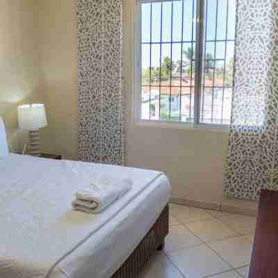 Luxury Beachside Apartment with Rooftop Terrace & Private Jacuzzi – Sleeps 6 Rooms