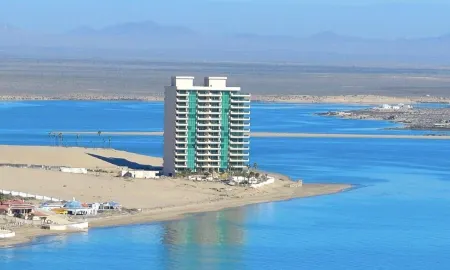 Unsurpassed ocean views - 11th floor Tessoro 1102