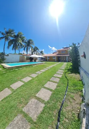 House 500mts from Vilas beach 5/4 with pool Отели рядом с достопримечательностью «Parque Ecológico de Lauro de Freitas»