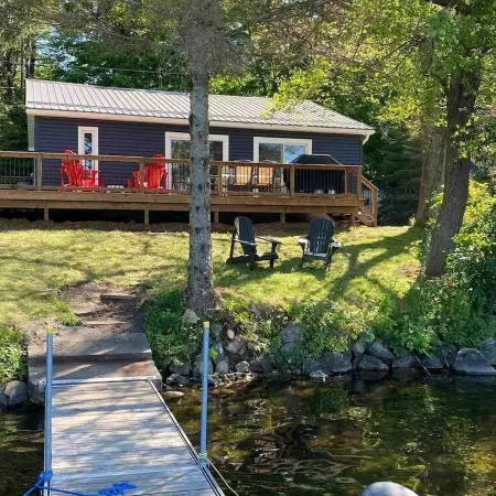 Waterfront Cottage | 3 bedroom | 1 bath | sleeps 6 people with Gourmet Kitchen