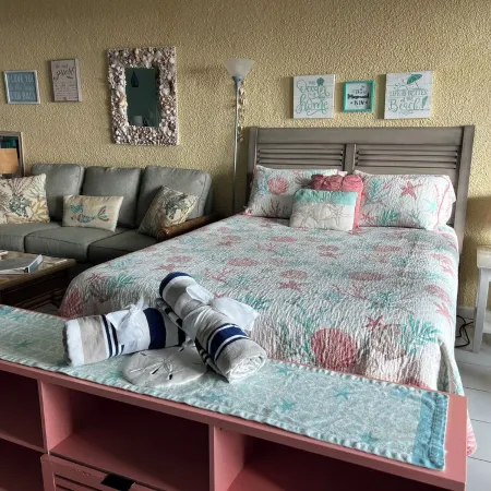 Mermaid Hideaway Regatta Point Studio Condo