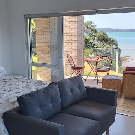 Absolute beachfront "Waimiro" Paihia