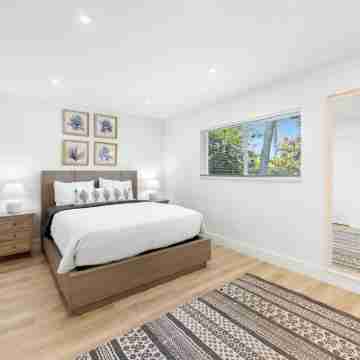 Boca Bliss: Family-Friendly Escape with Hot Tub & Grill, 1 Mile from the Beach! Rooms