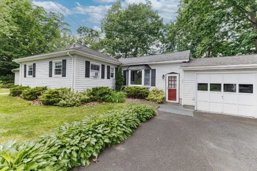 Catskills River Retreat: Large Waterfront 4BR Home Sleeps 11 Guests