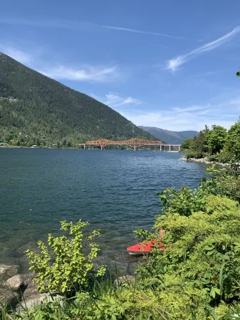 Walk everywhere from Railtown Suite! + spacious, beautiful, & comfortable. Отели рядом с достопримечательностью «Парк Лейк Сайд»