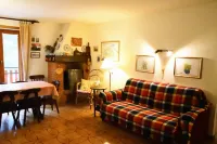 Chalet Jacqueline & Franco - Three-room apartment very close to the ski slopes فنادق في Sauze d'Oulx