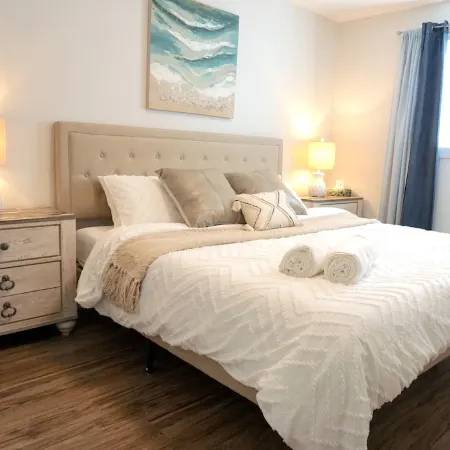 1 King bed + SofaQueen, Entire suite, By the Beach, Casino, Arena, kids parks.