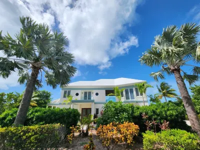 "Gorgeous, 4-bedroom, 4.5-bathroom home with Beautiful Water and Sunset Views Hotels in 