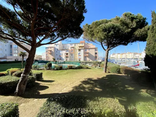 Apartment, swimming pool, park, 2 bedrooms and sleeping area, 6 adults, double terrace