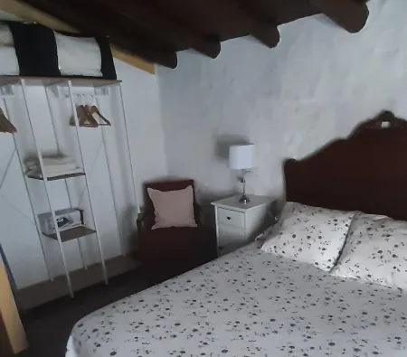 Casa Rural de Cuento El Patio con Piscina Отели в г. Benadalid