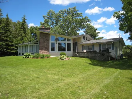 Fenelon Falls Getaway Waterfront Cottage