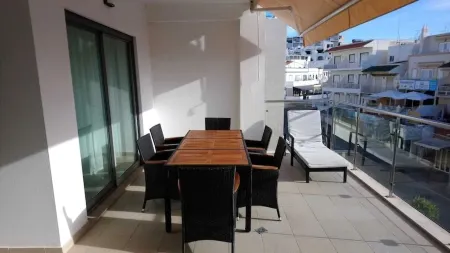 Charming Sea View Flat w/Pool, 20 meters from the Beach Отели рядом с достопримечательностью «Пляж Фалезия»