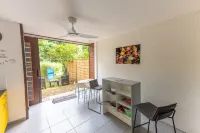 La perle du Rorota - Large luxury studio with swimming pool and private beach access