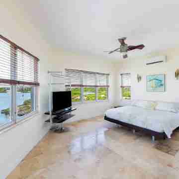 Seashore Villa Beachfront Oasis Rooms