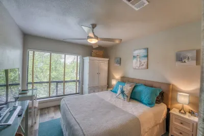 Remodeled Family Waterfront Townhome in the Heart of Horseshoe Bay