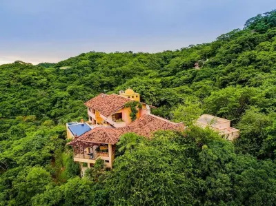 Beautiful Ocean front Villa with outstanding sunsets! Cook Service included!!