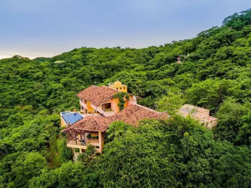 Beautiful Ocean front Villa with outstanding sunsets! Cook Service included!!