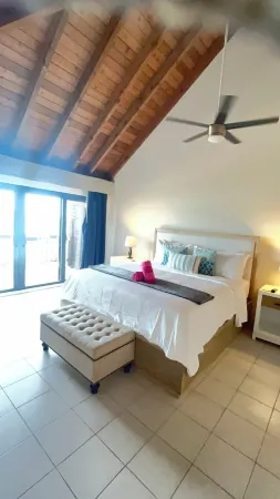 Sapphire Beach Resort Top Floor Villa Отели в г. Сент-Томас