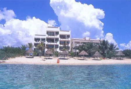 Beachfront Condo, Direct Ocean View, Half Moon Bay - Akumal Отели в г. Акумаль