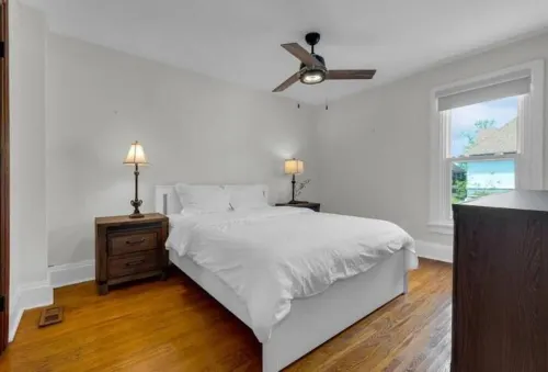 Cheerful Entire Townhome 3 Bedrooms 2 Parking