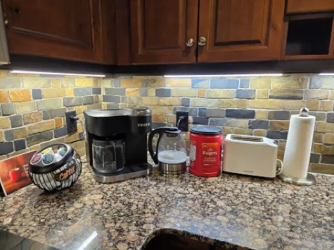 Top-Floor Condo with stunning mountain views!