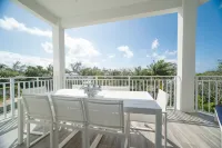 7 Mile Beach Penthouse with Private Beach Club. Ocean views from Roof Terrace.