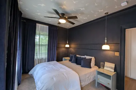 Inn on Main - Downtown Penthouse in Geneva Отели в г. Женева